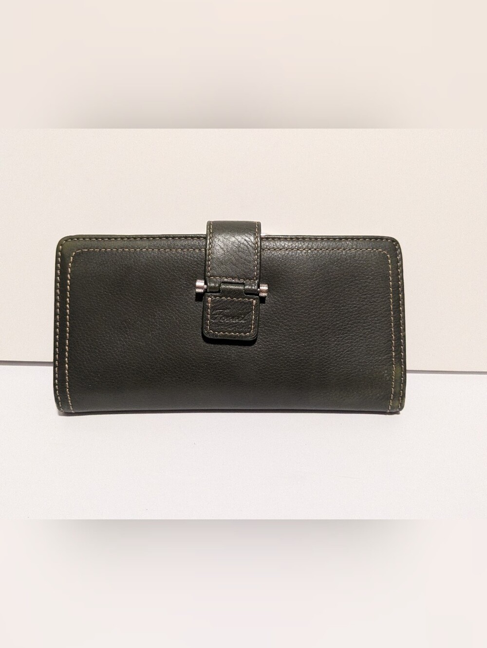 Vintage Fossil Olive Green leather checkbook organizer clutch wallet.